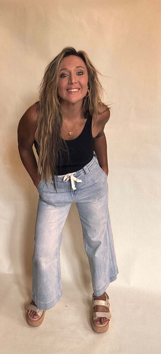 Belted tie waist light wash wide leg crop denim pants 